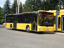 Linie 96 von Bahnhof Niedersedlitz, Dresden Richtung Am Mhlgraben, Kreischa wartet auf Fahrgste am S-Bahnhof Dresden-Niedersedlitz.(10.08.09)