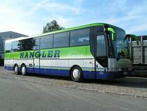 MAN_Royal-Class steht vor der Tierzuchthalle in Ried i.I., bzw. passend dazu neben einem Viehtransporter; 090819