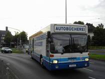 Autobücherei Düsseldorf. MAN SL 202 mit ZF-Schaltgetriebe.
Düsseldorf-Grafenberg, Staufenplatz.
20.08.2009, 17:50 Uhr.
Dieser Bus wurde Ende 2015 ausgemustert.