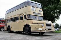 einer von 3 fahrbereiten Exemplaren des DO56 Doppelstockbusses auf H6-Basis aus dem VEB Lowa Waggonbau Bautzen zu sehen in Dargen am 11.08.09