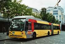 TEC Nr. 5.944/KPI-661 Van Hool am 8. Juli 2009 Li�ge, Place Saint-Lambert