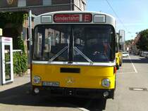 Mercedes Benz O 307 von 1981 der SSB in Warteposition als Sonderfahrt im Pendelverkehr vor der Stra�enbahnwelt Stuttgart (Stra�enbahnmuseum) auf dem Weg zum H�henpark Killesberg.