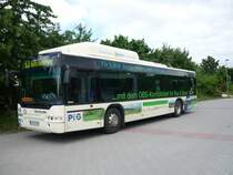 Ein Neoplan Gasbus der PVG mit sch�ner Eigenwerbung hat Feierabend in Saalfeld.