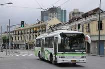 Trolleybus der Linie 22 am 29. Juli 2009 in Shanghai.