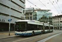 VBZ Z�rich Nr. 64 Hess/Vossloh Doppelgelenktrolleybus am 12. Juli 2009 Z�rich, L�wenplatz