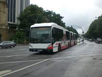 Van Hool AGG 300 auf der Linie 5 nach Hauptbahnhof ZOB am S-Bahnhof Dammtor.