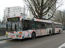 MB O 405 GN 2 mit der Betriebsnummer 736 steht an der Endhaltestelle der Linie 36 in Kleinh�ningen. Diesen Bus durften Kinder am Bus Erlebnistag vom 6. September 2008 bemalen.