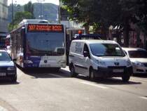 Ein neuer Citaro Erdgasbus steuert die Haltestelle Saarbrcker Rathaus an.