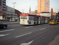 Hier ist ein Gelenkbus zu sehen,das Foto wurde am 08.09.2009 auf der Wilhelm Heinrich Brcke aufgenommen