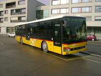 Setra S 315 NF Jg. 1998 AG 428670 (Regie Frick/Aarau)am Bahnhof Laufenburg; Aufnahme vom 15.01.2008. Das Fahrzeug erlitt an diesem Tag einen Defekt in der Niveauregelung, sodass die Federung auf der Fahrerseite permanent auf dem Maximum stand... und das Fahrzeug fuhr, wie mit Beton als Federung ;-)