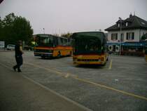 Setra S 213 UL AG 428664(Ex PU Tschannen) & Setra S 315 NF Jg. 1999 AG 363182 (beide Regie Frick/Aarau) am Bahnhof Frick; Aufnahme am 08.10.2008