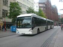 Van Hool AGG 300 auf der Linie 5 nach Bahnhof Burgwedel an der Haltestelle Rathausmarkt.