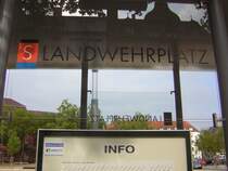 Das Foto zeigt den Namen der Haltestelle.