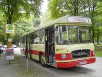 MAN 750 HO - 11 MA (Wagennumer 8921, Baujahr 1969) der Rheinbahn AG D�sseldorf. Dieses Fahrzeug geh�rt zum historischen Fuhrpark des Unternehmens. Am 13.09.2009 ist es anl�sslich der Veranstaltung  Tag des offenen Denkmals  als Pendelbus zwischen D�sseldorf-Grafenberg, Burgm�llerstra�e und D�sseldorf-Ludenberg, Rennbahn unterwegs. Ort: D�sseldorf, Rennbahn.