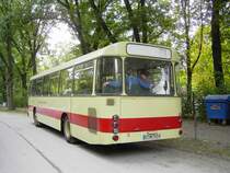 MAN 750 HO - 11 MA (Wagennumer 8921, Baujahr 1969) der Rheinbahn AG D�sseldorf. Dieses Fahrzeug geh�rt zum historischen Fuhrpark des Unternehmens. Am 13.09.2009 ist es anl�sslich der Veranstaltung  Tag des offenen Denkmals  als Pendelbus zwischen D�sseldorf-Grafenberg, Burgm�llerstra�e und D�sseldorf-Ludenberg, Rennbahn unterwegs. Ort: D�sseldorf, Rennbahn.