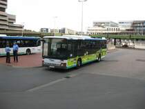 Auch ein Fahrzeug aus der Betriebsstelle Mellendorf ist beim Stelldichein dabei: Wagen H-RH 845, ein Setra S 315 NF der RegioBus Hannover am ZOB in Hannover. Hier mit Werbung f�r das  Tropicana Stadthagen  auf der Regiosprinter-Linie 500.