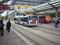 Hier ist ein MAN Gelenkbus zu sehen. Das Foto wurde am 15.09.2009 in Saarbr�cken am Hauptbahnhof aufgenommen.