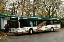 Vor dem Rhein Ruhr Zentrum in M�lheim an der Ruhr machte Vehar Wagen 9224 am 23.11.2008 eine kleine Pause.
Er tr�gt Werbung f�r Subway.
Er fuhr f�r die MVG M�lheim und der Reihnbahn D�sseldor im Auftragsverkehr.
Der Wagen wurde Verkauft.
