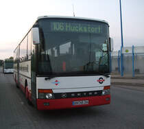 Linie106 von Rostock Hauptbahnhof/S�d Richtung Huckstorf wartet auf die Abfahrt in H�he Rostock Hbf.(16.09.09)