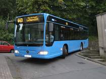Midibus 0951 der WSW auf Linie 643 an der Einm�ndung Schlieperstra�e (Fahrer, welche auf diesem Bus neu eingesetzt sind, ben�tigen, so viel wei� ich aus eigener Beobachtung, die Einweisung eines Kollegen, der mit dem Gegenkurs den gesamten Verkehr aufh�lt); ger�chteweise soll diese Linie in  Zirkuslinie  umbenannt werden, wegen der artistischen Verrenkungen der Fahrer des abgebildeten Fahrzeuges