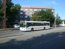 Mercedes-Benz O 405 N (Niederflur-Stadtversion) auf der Linie 157 nach S-Bahnhof Harburg am S-Bahnhof Harburg Rathaus.