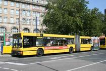 EVAG 3813 steht am 17.9.2009 vor dem Nordausgang am HBF Essen. 
Der Wagen macht Werbung f�r Veltins und tr�gt EVAG Eigenwerbung.