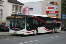 Wagen 9127 von Schiwy Reisen am Kettwiger Markt in Essen (16.09.2009).
In ein Paar Minuten beginnt die Fahrt Richtung Velbert auf der Linie 774 im Auftrag der Rheinbahn.