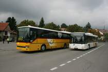 CarPostal Ouest VD 372'190 (Setra 315UL, 2000) und PU ARCC, Aubonne, VD 394'402 (MAN N�313/A20, 2005) am 17.9.2009 in Gimel, Vernette.