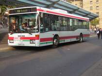 Ein Mercedes Bus der Linie R10 an seiner Haltestelle in Saarbrcken am Hauptbahnhof.Das Foto zeigt ein etwas lterer RSW Bus. Die Aufnahme des Fotos war der 21.09.2009.