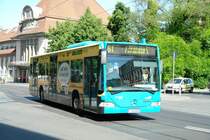 VGF Wagen 221 im Juli 2006 auf der Linie 61 Richtung Flughafen
am Frankfurter Sdbahnhof.