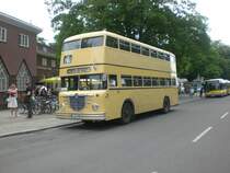 Ein historischer Doppeldecker auf der Linie 218 nach U-Bahnhof Theodor-Heuss-Platz am S-Bahnhof Wannsee.