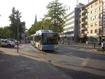 Auf diesem Foto ist ein MAN Bus zu sehen der gerade die Haltestelle Hansahaus anfhrt.