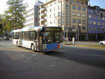 Hier ist ein Bus von Baron Reisen zu sehen. Der Wagen fhrt die
Linie 168.