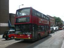 Ein Scania-Doppeldecker auf der Linie 171 nach Halborn Station an der Waterloo Station.