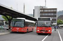 Busland AG, Burgdorf Nrn. 5/BE 122'014 Volvo/Hess und 4/BE 352'903 Volvo/Lauber am 22. September 2009 beim Bahnhof Burgdorf.