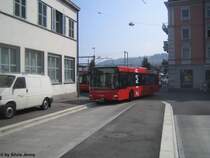 Nr. 23 der Zimmerbergbus biegt an seine Haltekante beim Bahnhof W�denswil am 23.9.09