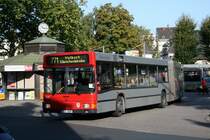 Rheinbahn 8230 auf der Linie 771 Richtung Velbert Christuskirche in Ratingen Mitte
25.9.2009