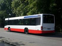 Volvo V7000 auf der Linie 251 nach Norderkirchenweg an der Haltestelle Finkenwerder Landungsbr�cke.