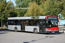 Rheinbahn 8018 hat heute Dienst auf der Linie 760 und hat seine Enthaltestelle gleich erreicht.
Ratingen Ost 26.9.2009