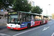 Vestische 2626 (RE VS 2626) vor dem Essener HBF Nordausgang.
Werbung: Strer
26.9.2009