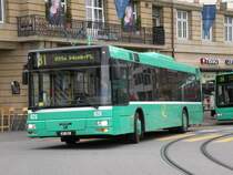 MAN NL 313/A21 mit der Betriebsnummer 826 verlsst die Haltestelle Schifflnde Richtung Otto Wenk Platz. Die Aufnahme entstand am 01.04.2009.