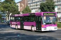 Wettels (WES JA 24) hat noch wenige Meter zu Fahren und hat mit Linie 929 den Duisburg HBF erreicht.
28.9.2009