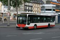 SW Bonn 9831 BN SW 4187 (ex HHA Hamburg 1856 HH-FC 1856)
auf der 607 Richtung Malteser Krankenhaus vor den HBF Bonn.
Juli 2009