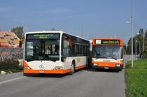 RBS, Worblaufen Nr. 33/BE 618'033 Mercedes Citaro und BSU, Solothurn Nr. 56/SO 66866 Mercedes O405 GN am 29. September 2009 whrend eines Bahnersatz-Einsatzes in Fraubrunnen.