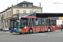 Schlsselbus Offenburg/SWEG  FR H 1330 auf der S 8 zum Kreisschulzentrum Hildboltsweier.
Werbung:Offenburg HBF 7.7.2009