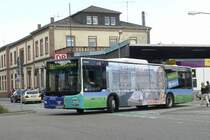 Schlsselbus Offenburg/SWEG  FR H 4484 auf der S 5 zum Schulzentrum Nord.
Werbung: Offenburgs Bderschau
Offenburg HBF 7.7.2008