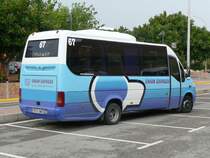 22.09.09,VW-Kleinbus am Aeropuerto Internacional Es Codolar von Eivissa.