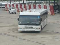 22.09.09,COBUS 3000 auf dem Aeropuerto Internacional Es Codolar von Eivissa.