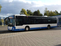 Linie26 von Rostock Hauptbahnhof/Sd nach Biestow wartet auf Fahrgste am ZOB in Hhe Rostock Hbf.(30.09.09)