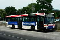 HHA 6547 auf der Linie 142 am Busbf. Hamburg Harburg.
Werbung: Frankfurter Allgemeine Zeitung
Juli 2008